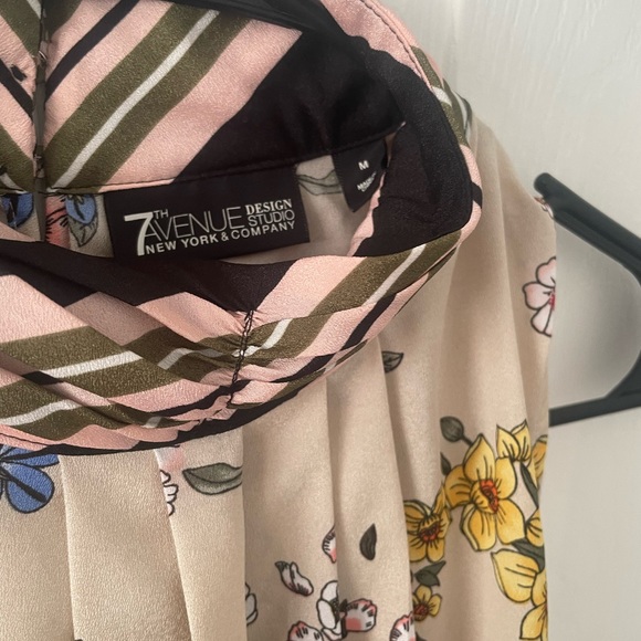 Halter Neck Flower print Blouse Ivory - Picture 3 of 3